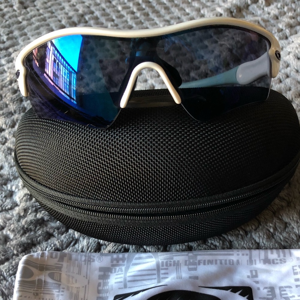 Custom Oakley Radar White Metallic / Navy / Ice IR